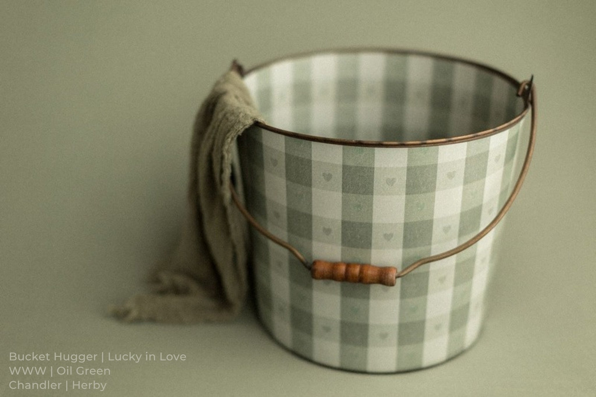 Bucket Hugger | Lucky in Love