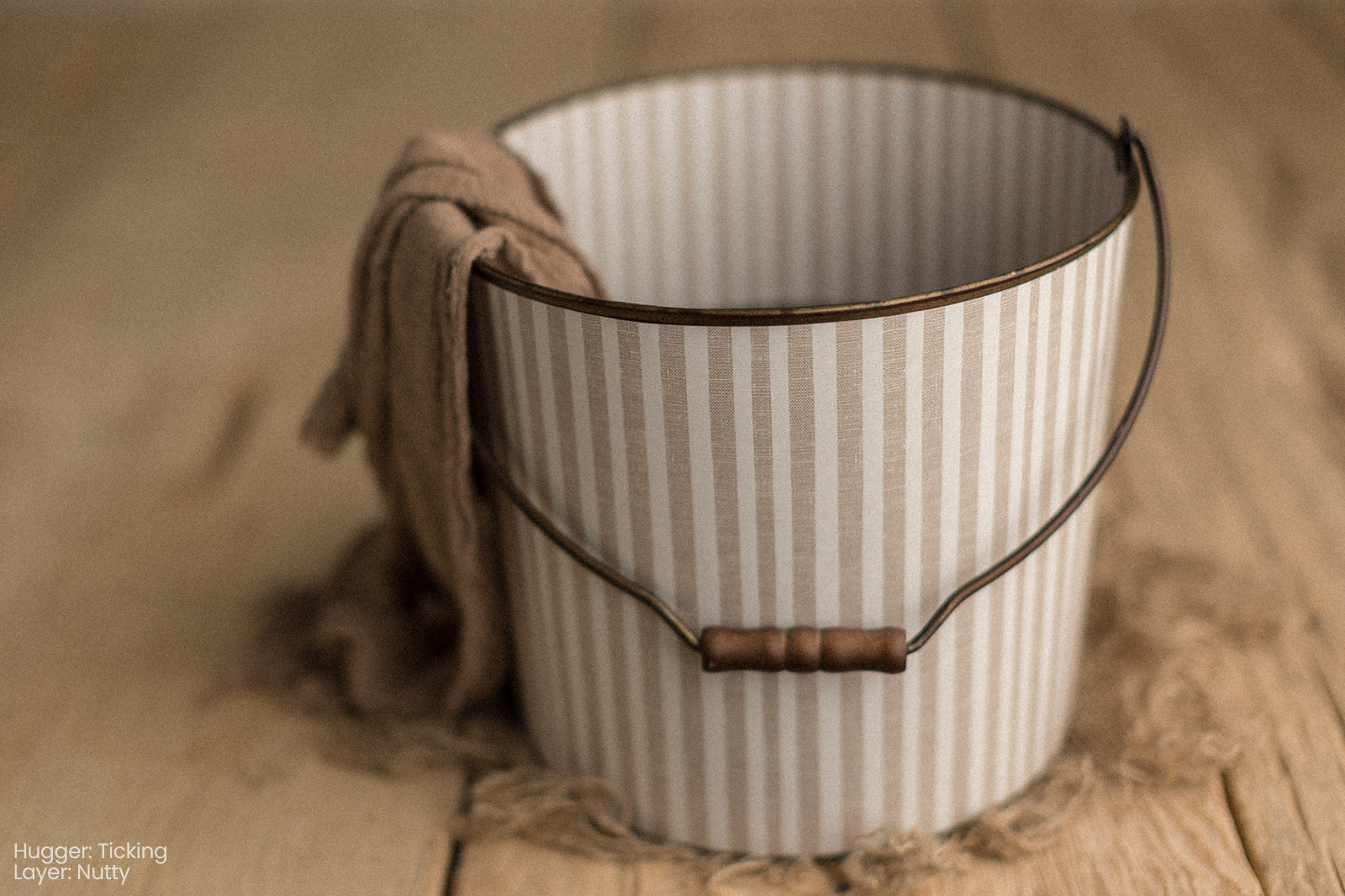 Bucket Hugger | Ticking