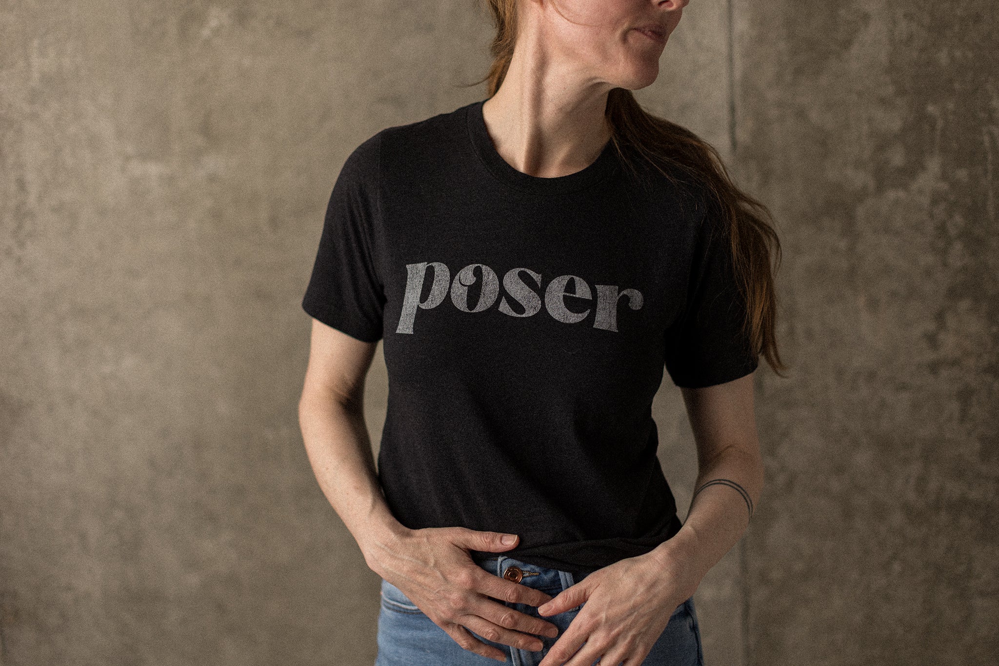 Poser