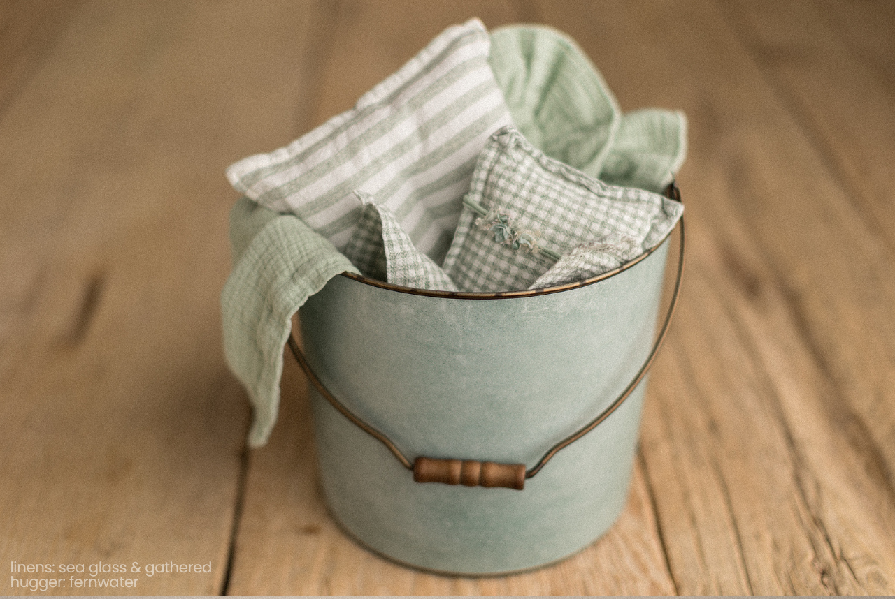 Bucket Hugger | Fernwater