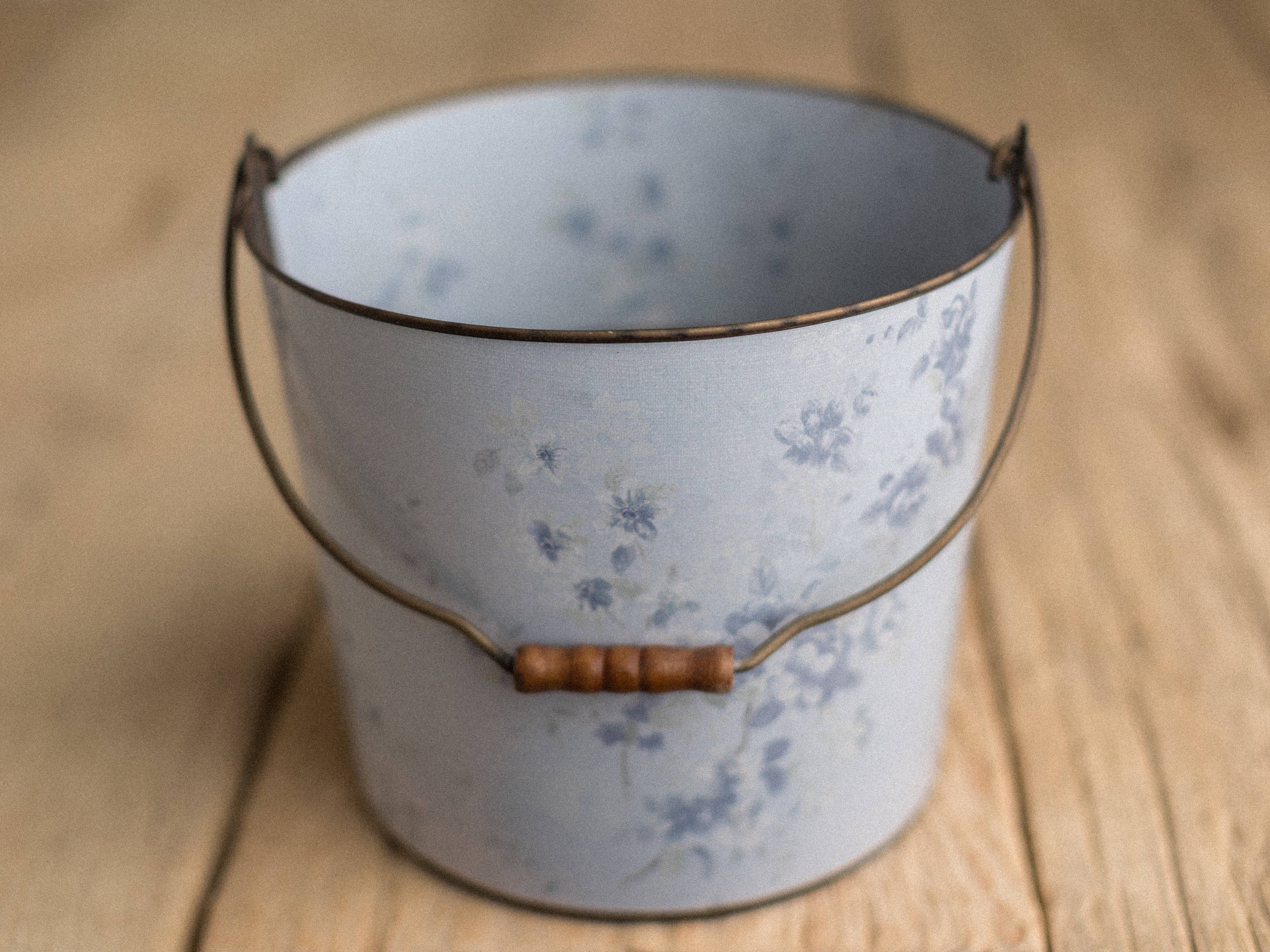 Bucket Hugger | Blue Tangle