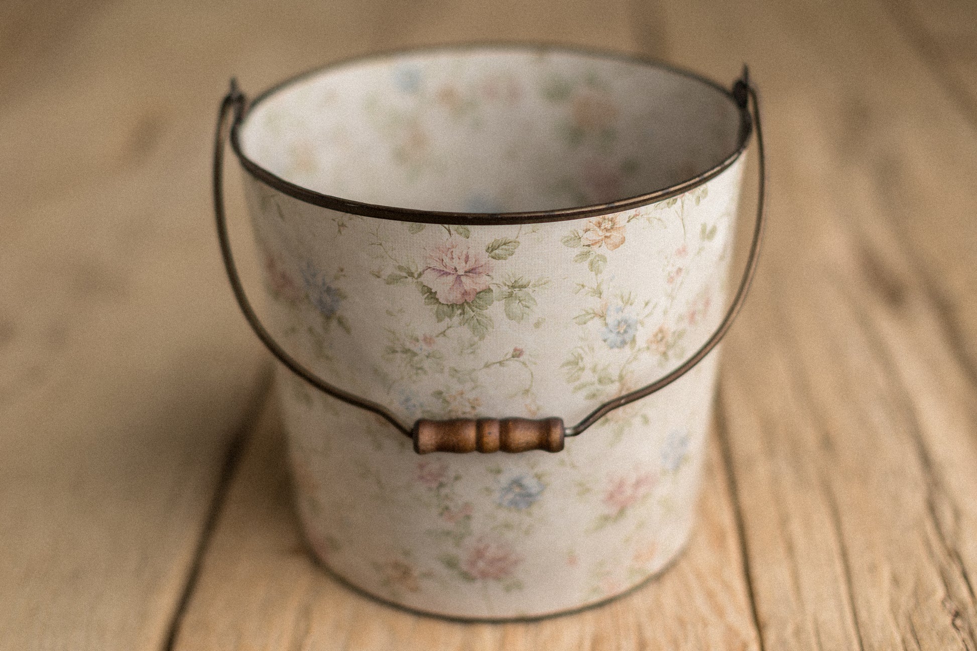 Bucket Hugger | Soft Ruin Roses