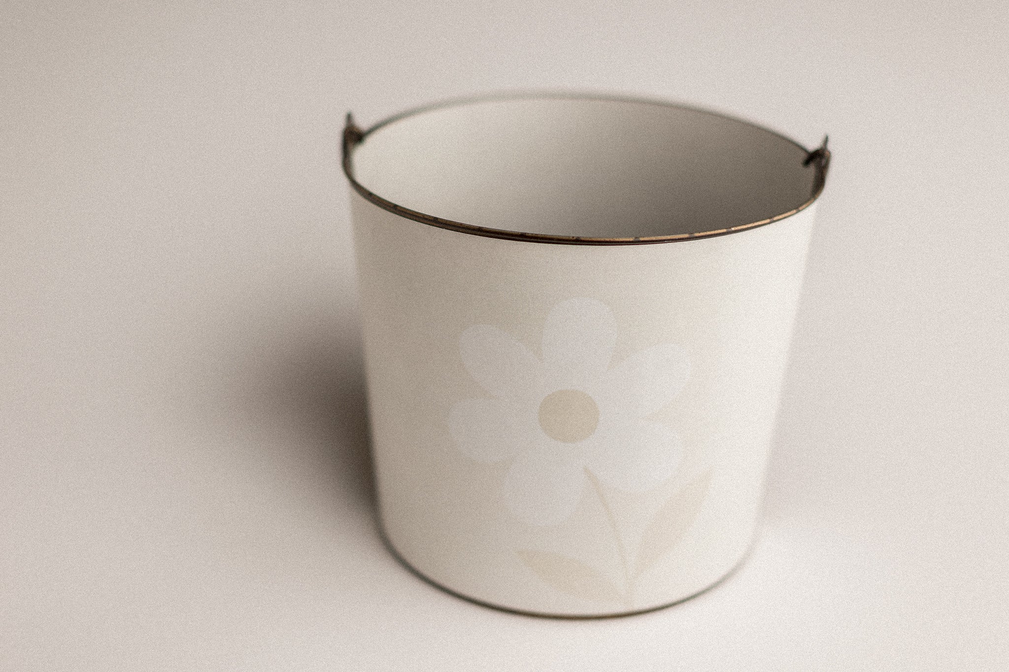 Bucket Hugger | Big Daisy