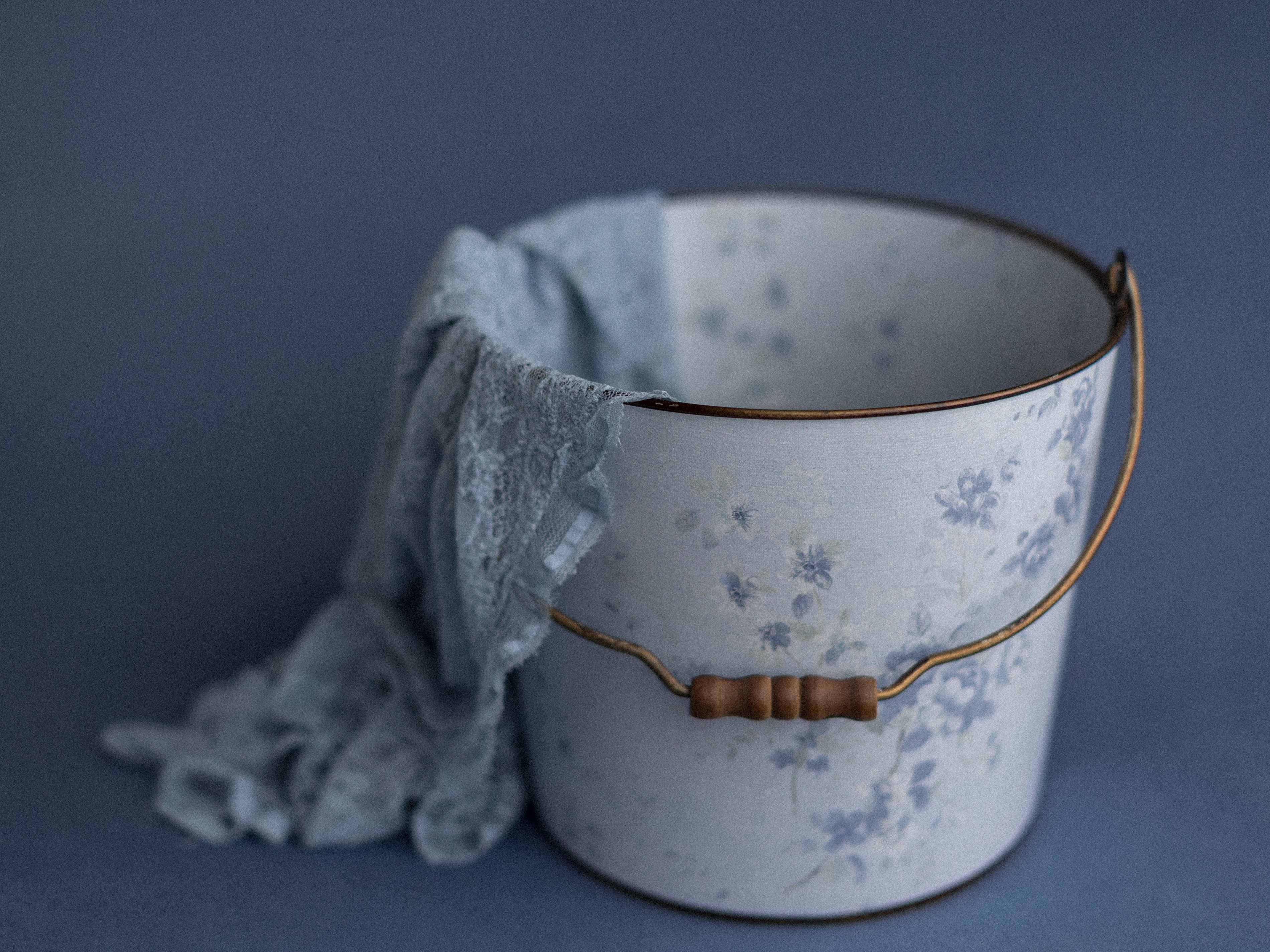Bucket Hugger | Blue Tangle