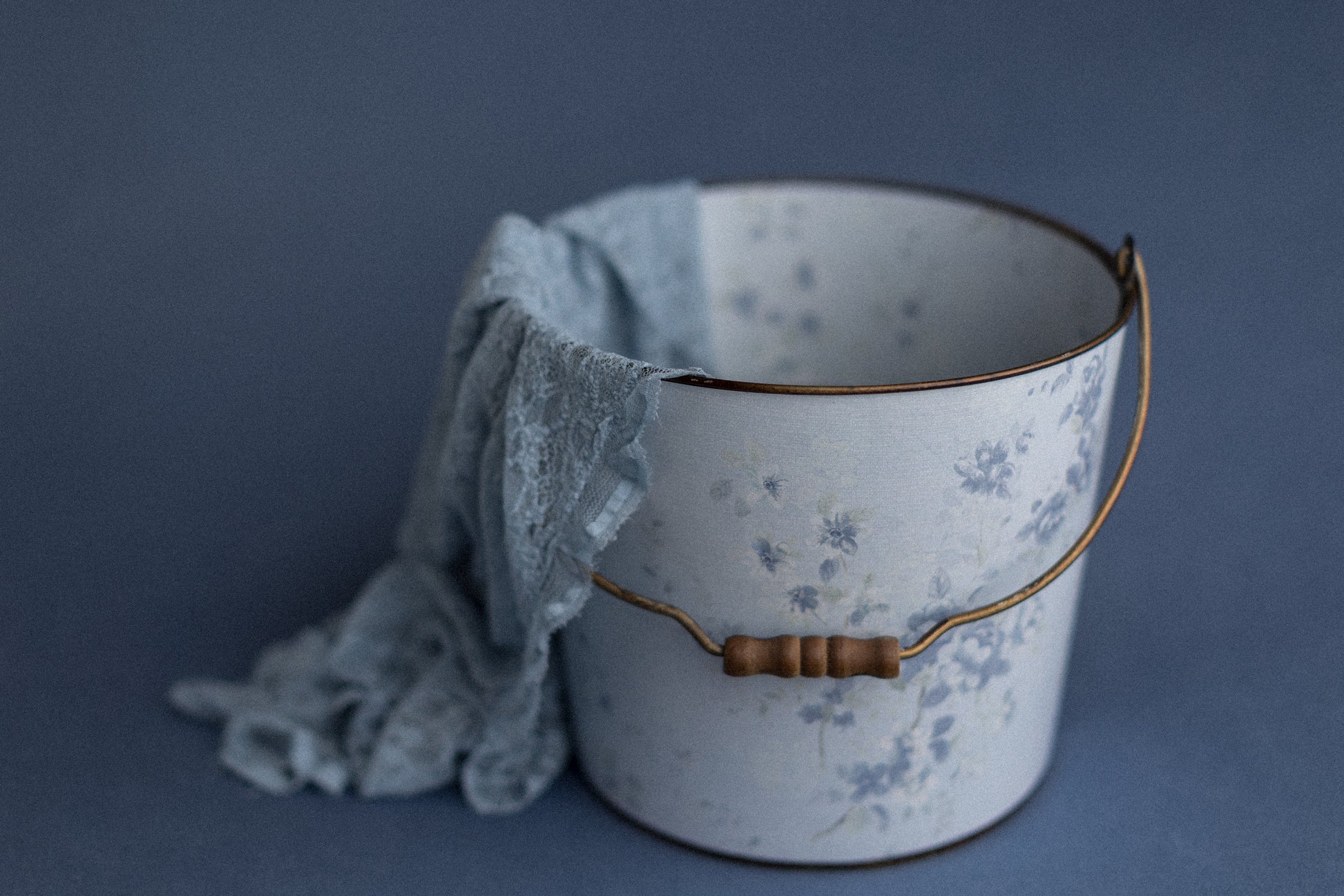 Bucket Hugger | Blue Tangle