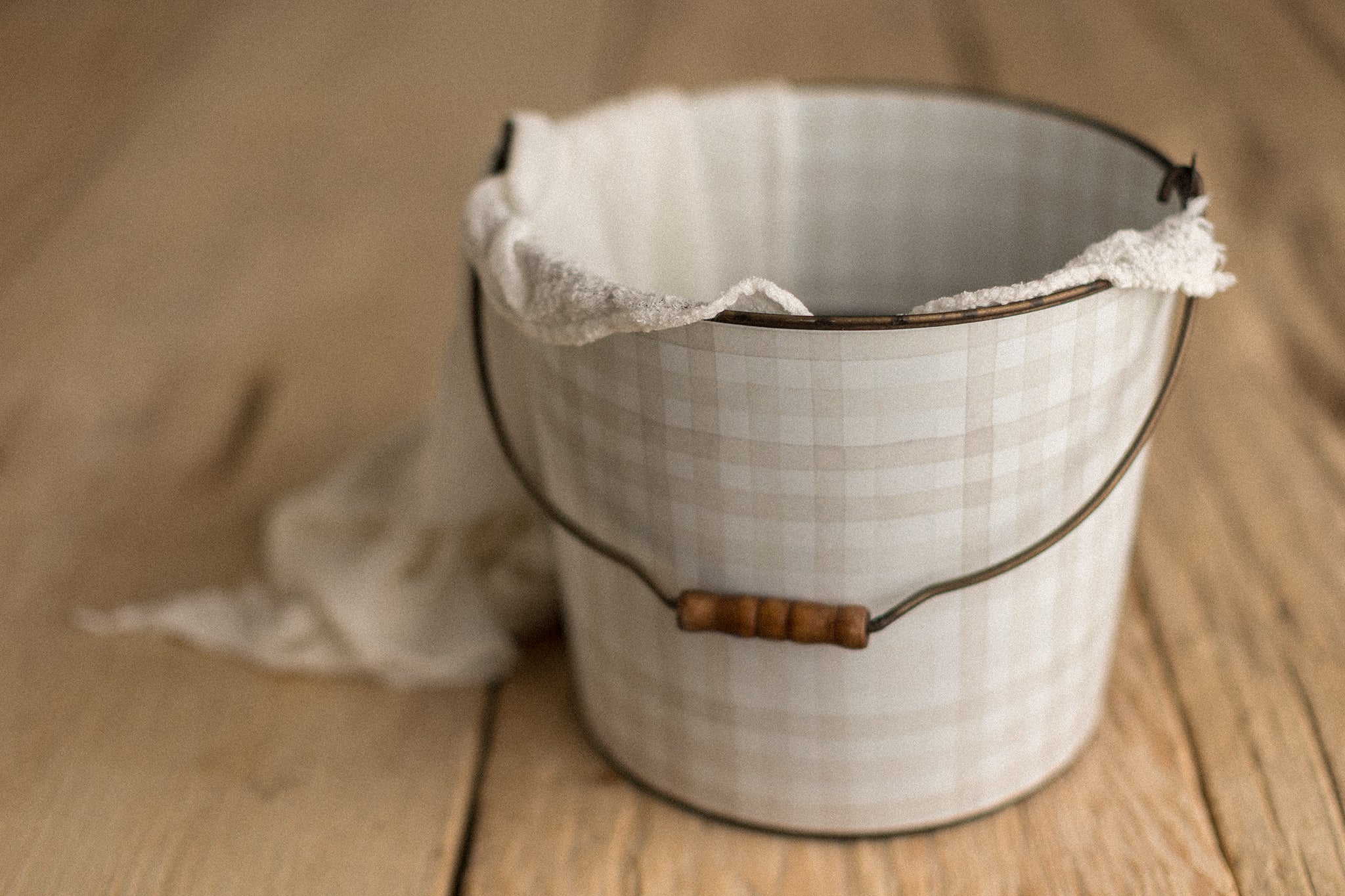 Bucket Hugger | Common Thread