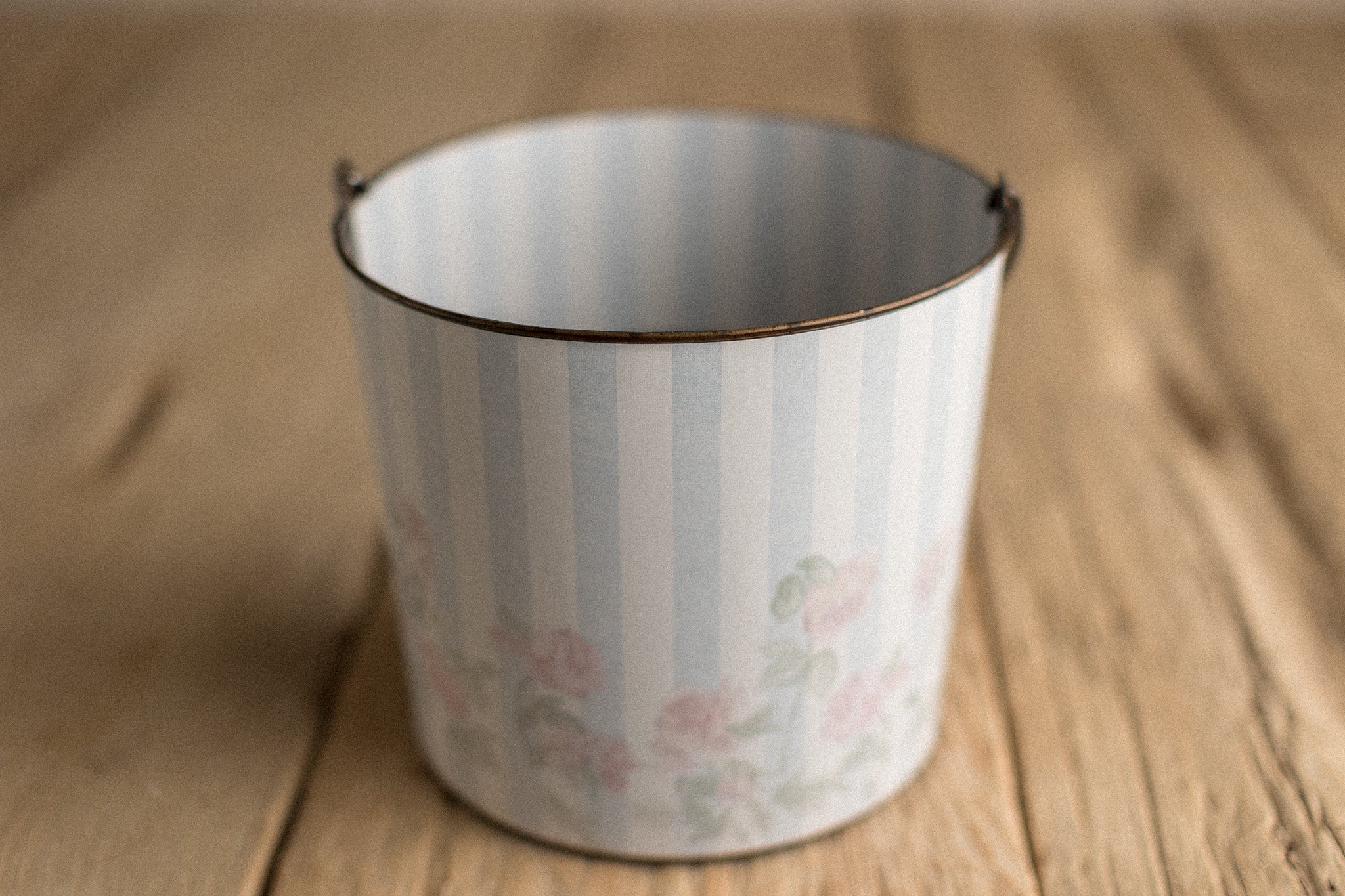 Bucket Hugger | Girly Cabana
