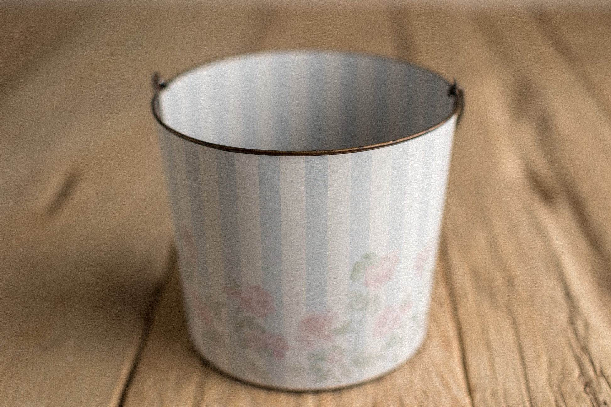 Bucket Hugger | Girly Cabana