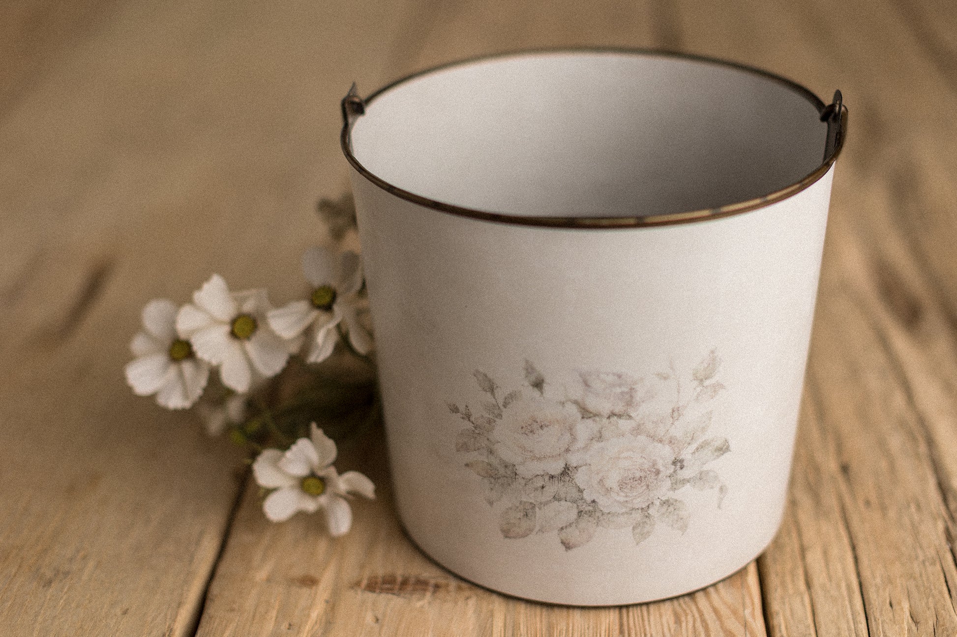 Bucket Hugger | Pale Rosebud