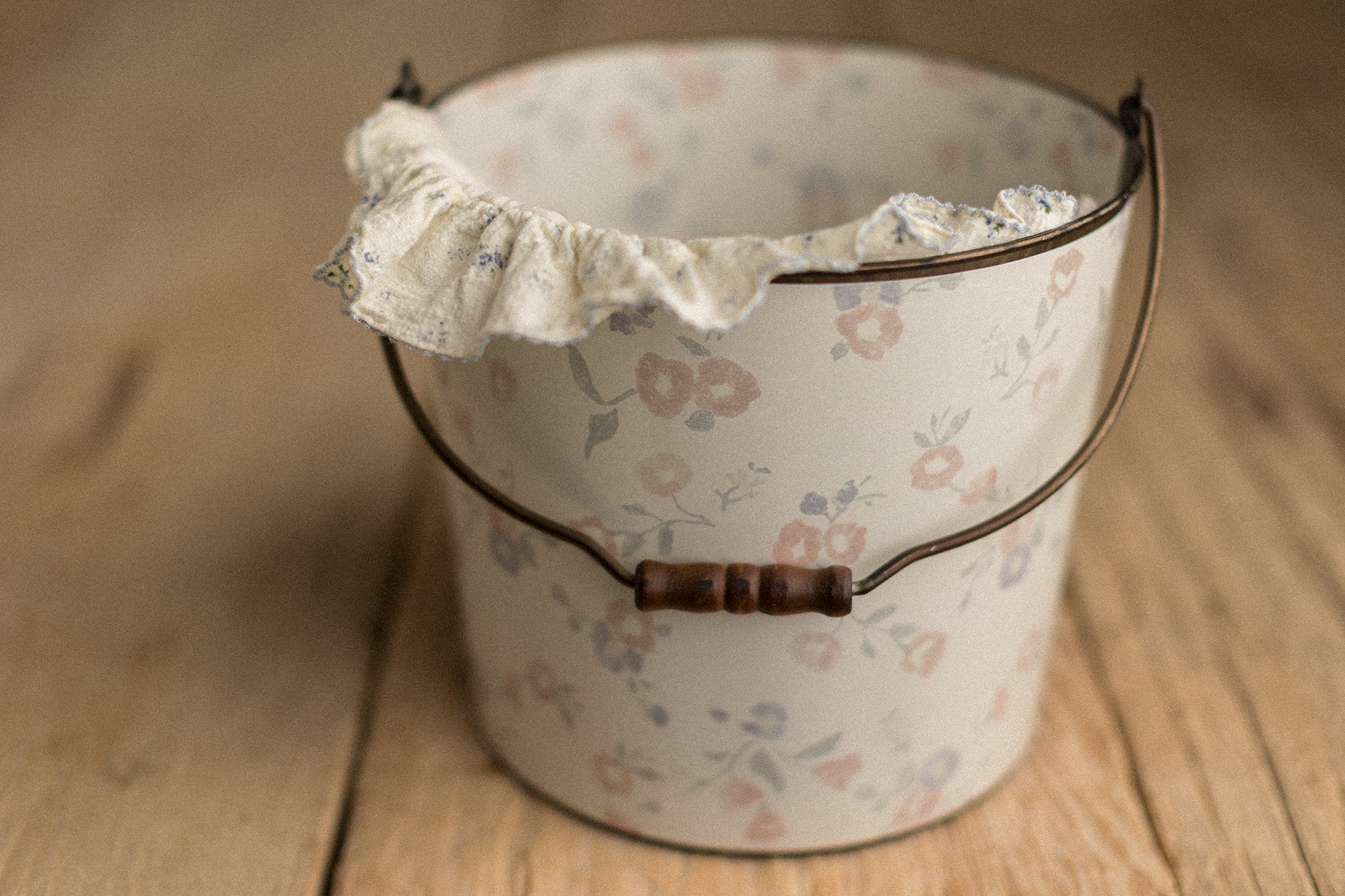 Bucket Hugger | Sparrow Hill