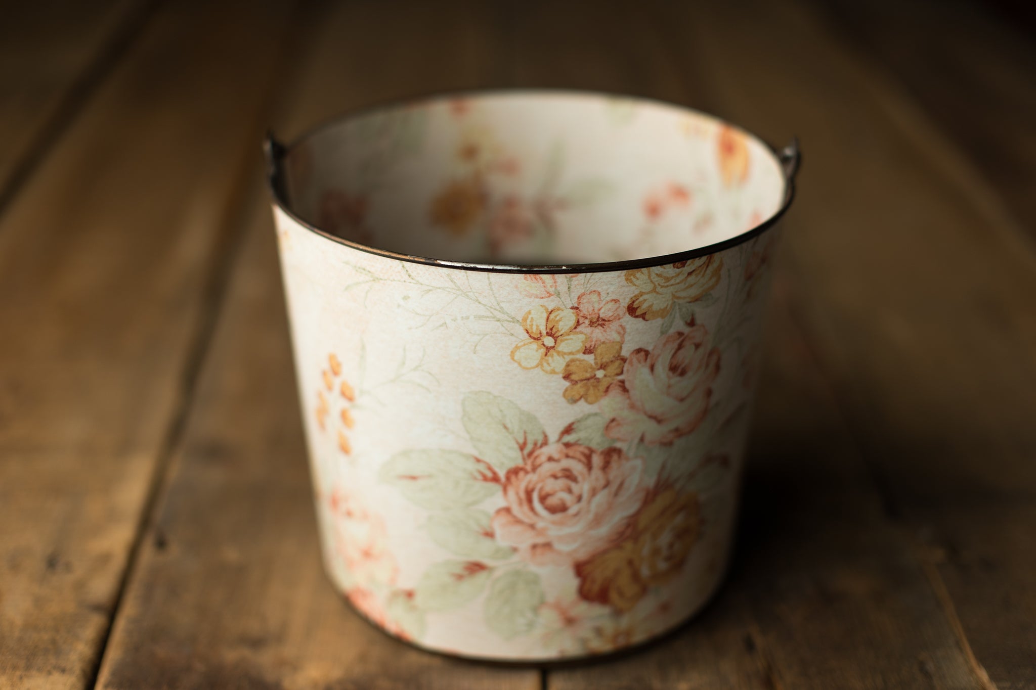 Bucket Hugger | 172 Dainty Pretty Granny