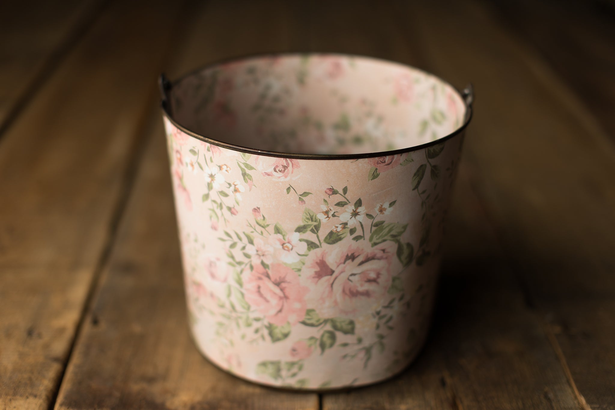 Bucket Hugger | 183 Old Lady Wallpaper