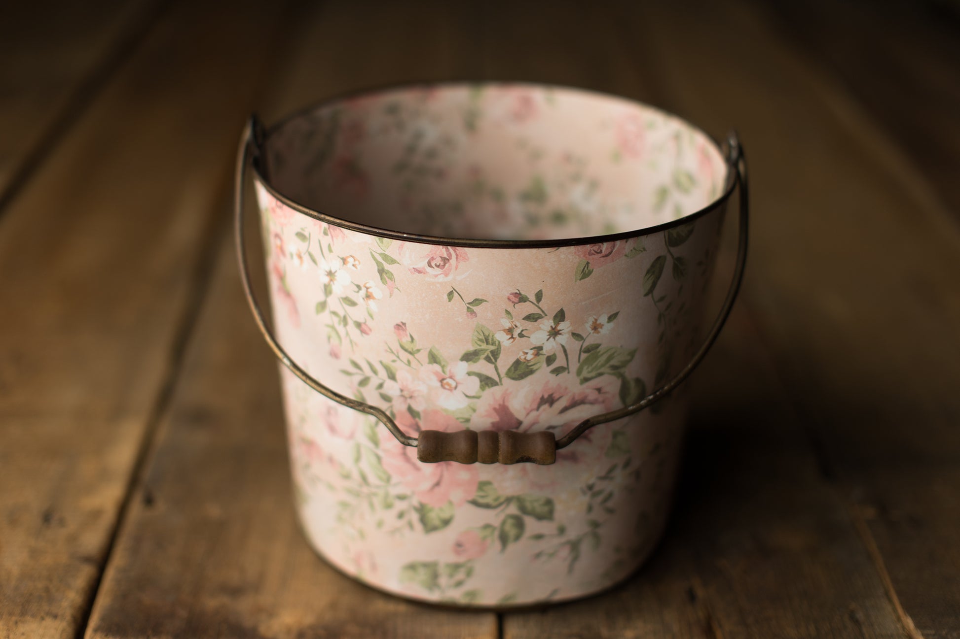 Bucket Hugger | 183 Old Lady Wallpaper