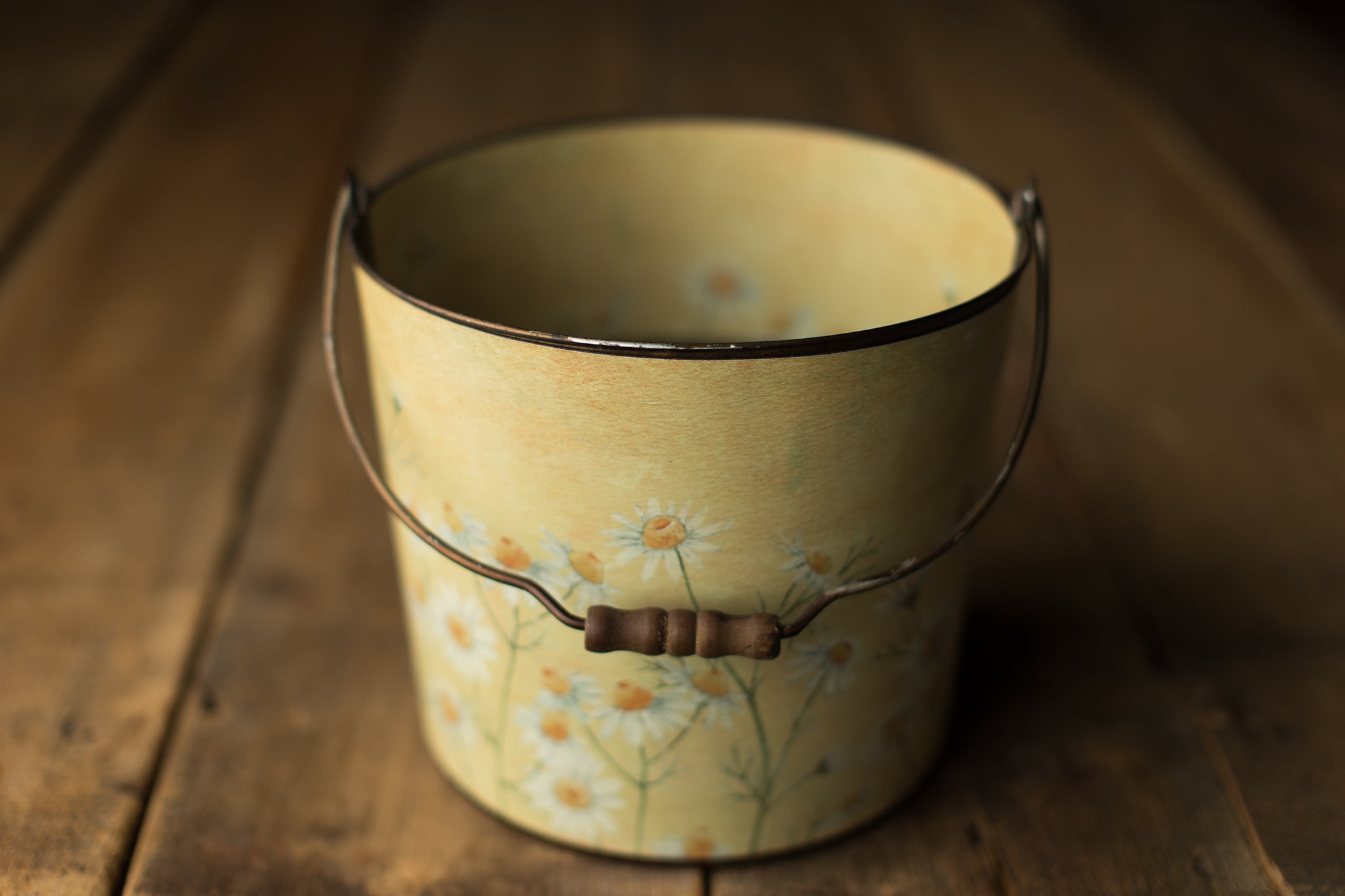 Bucket Hugger | 207 Yellow Bottom