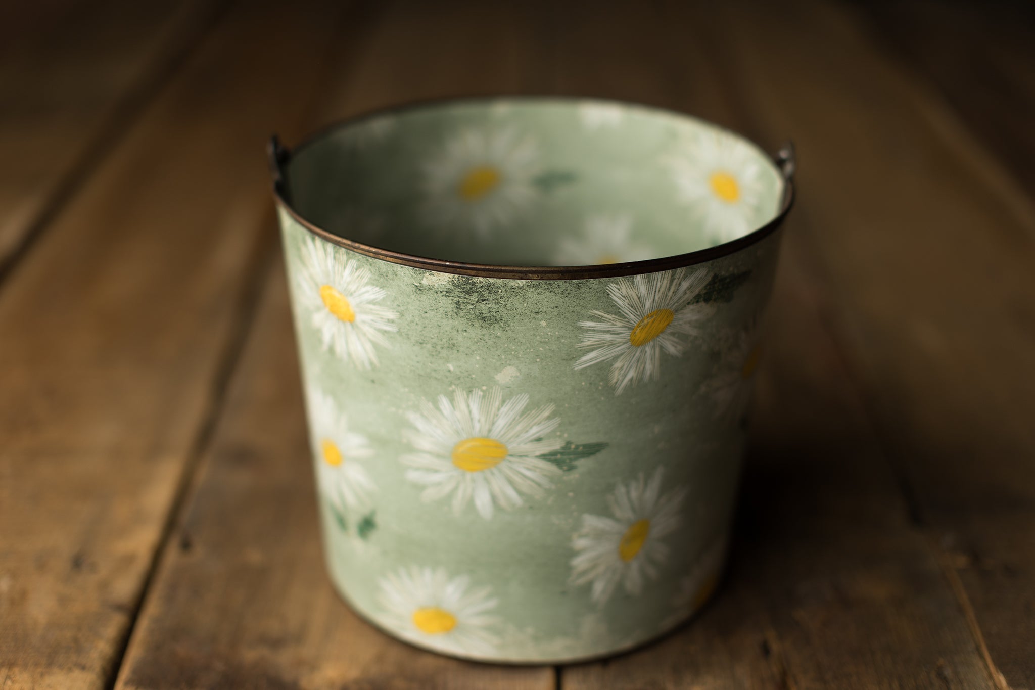 Bucket Hugger | 323 Embroidered Daisies