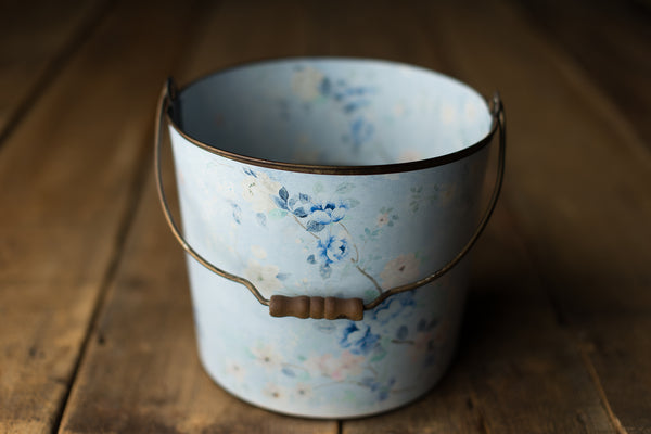 Bucket Hugger | 400 Blue Blooms