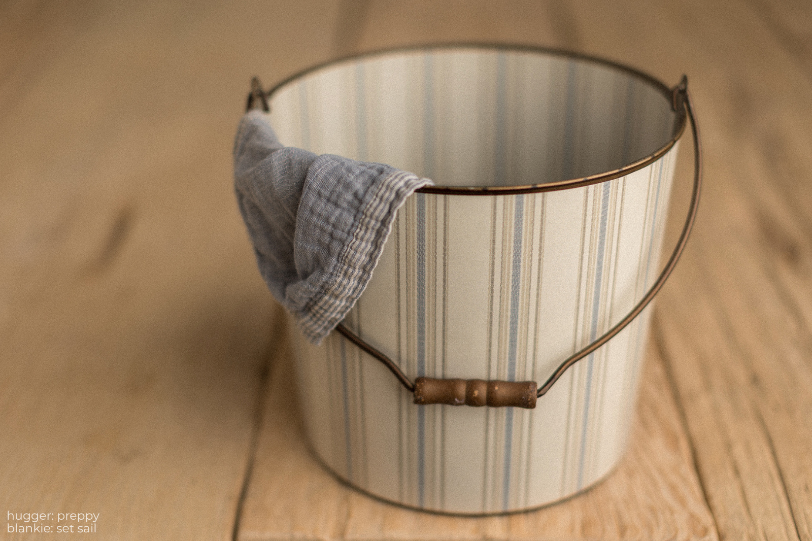 Bucket Hugger | Preppy