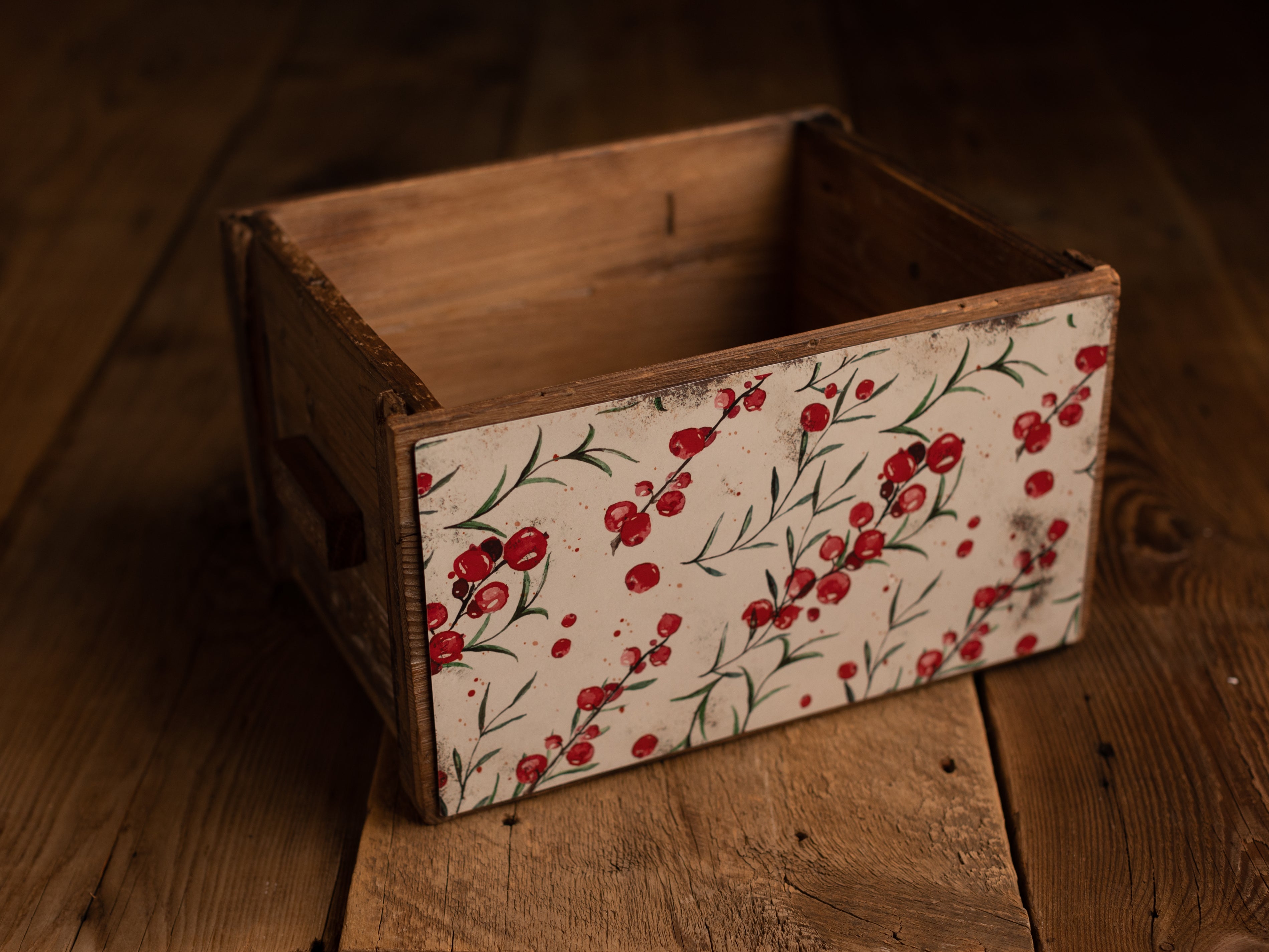 Crate Hugger | 114 Christmas Berries