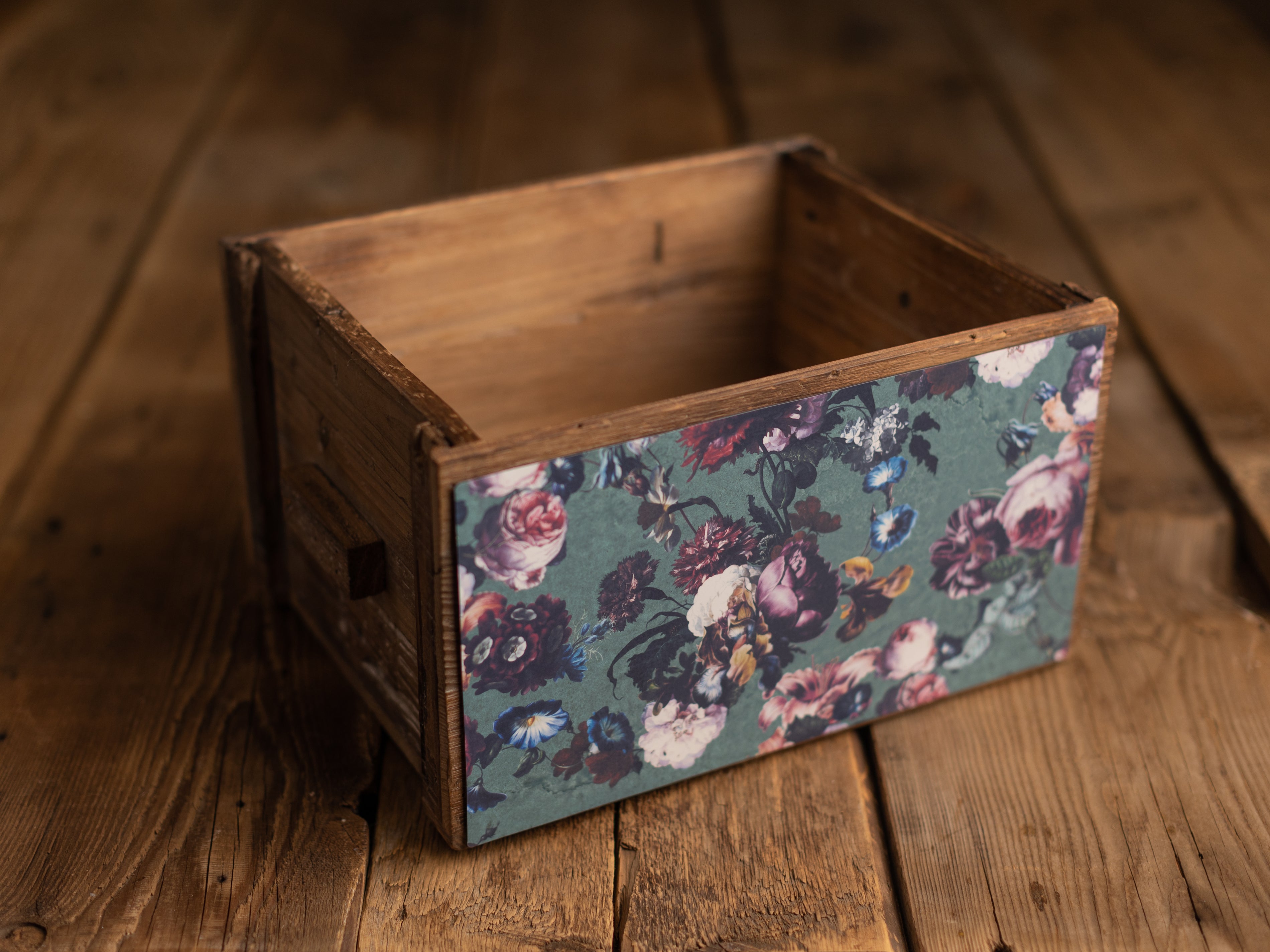 Crate Hugger | 152 Grunge Floral
