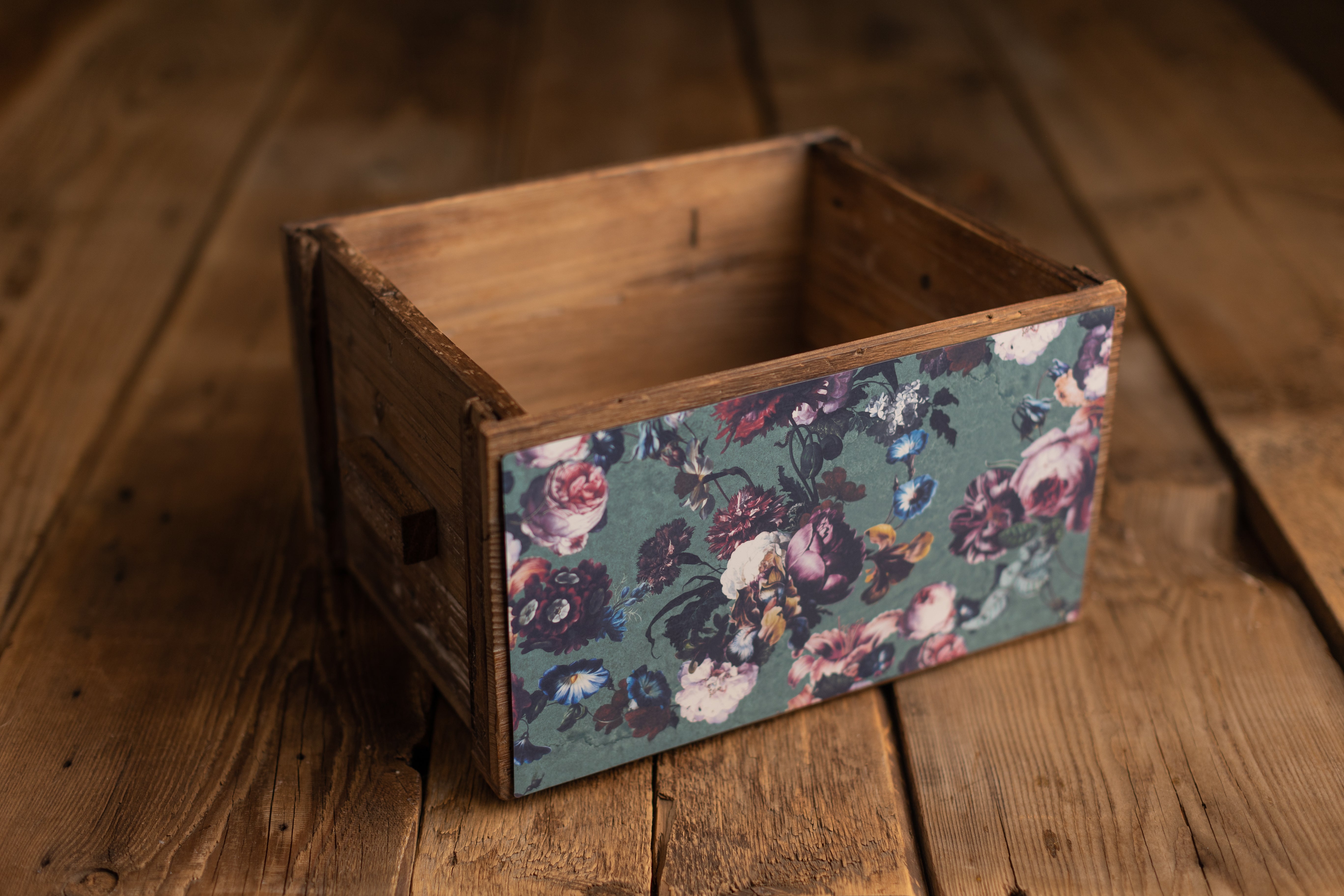 Crate Hugger | 152 Grunge Floral