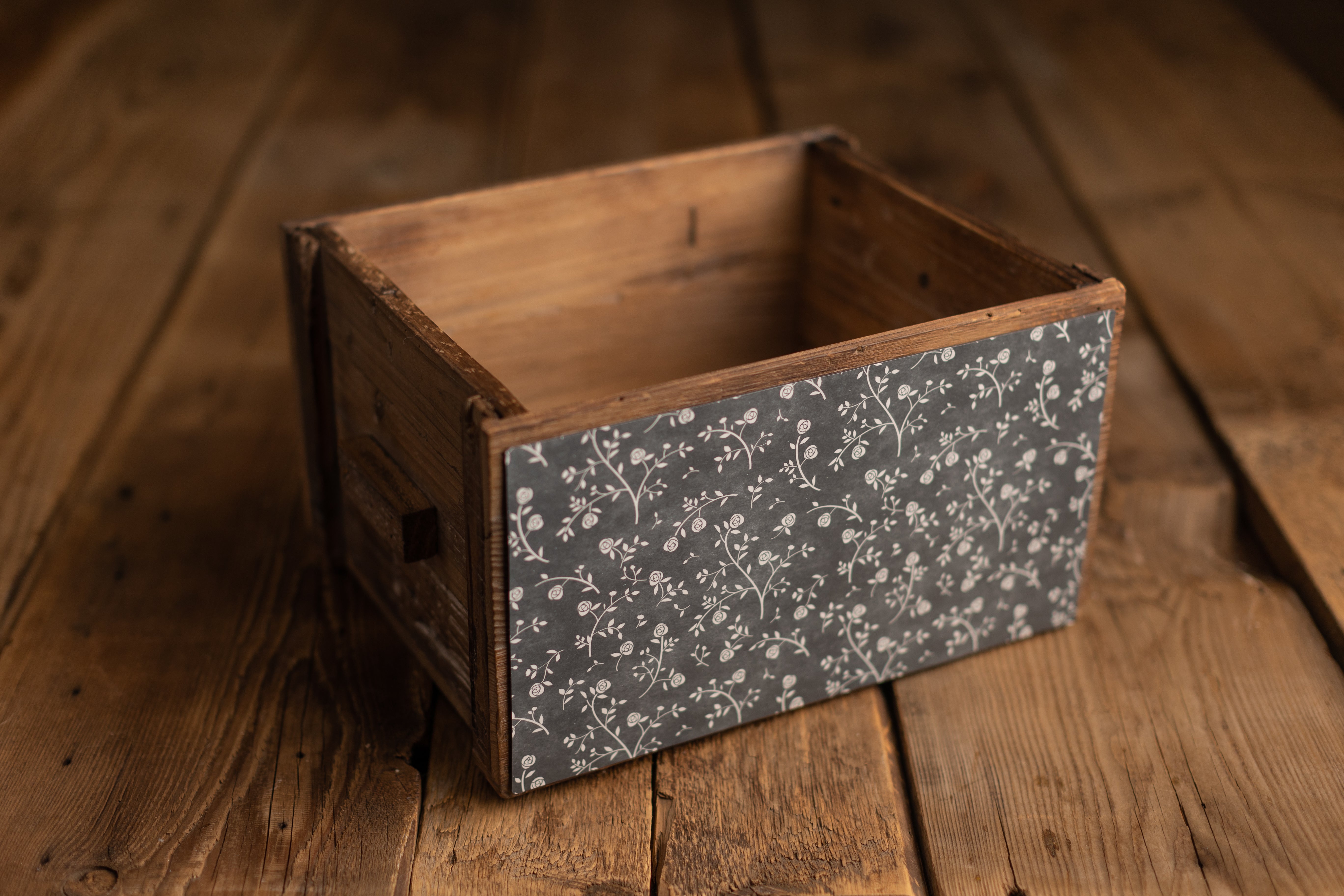 Crate Hugger | 156 Grey Floral