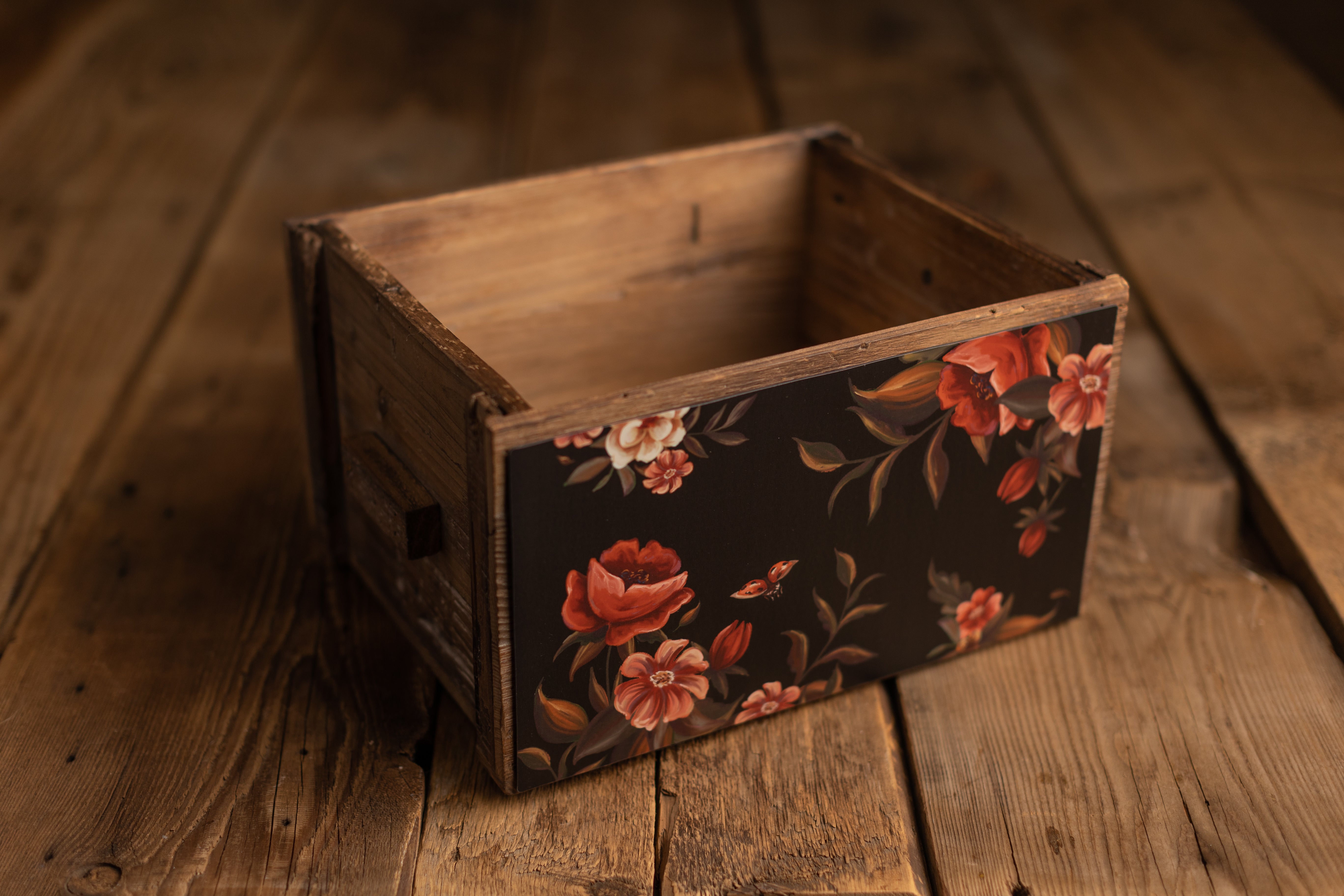 Crate Hugger | 180 Dark Floral Tin
