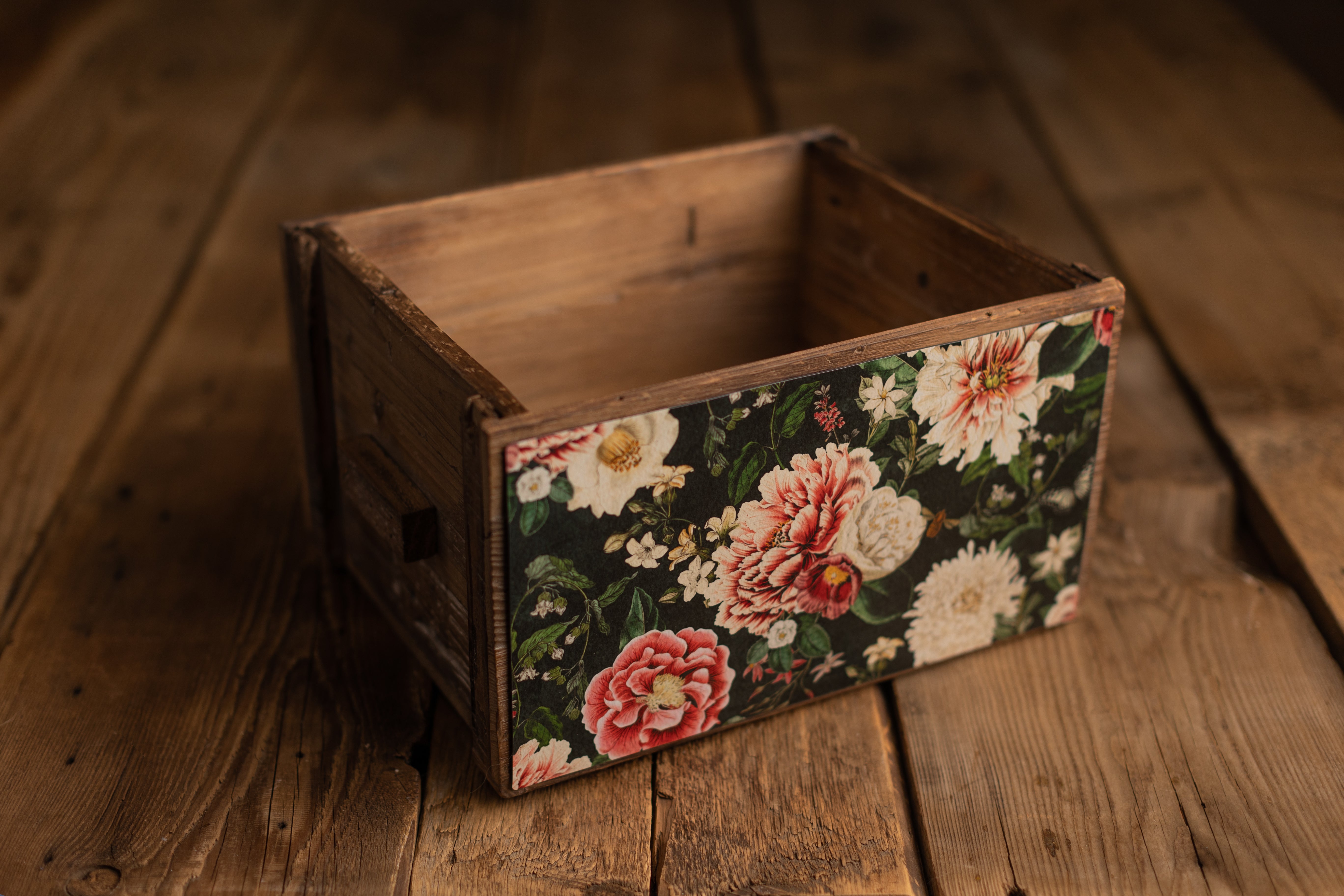 Crate Hugger | 189 Old Green Flowers