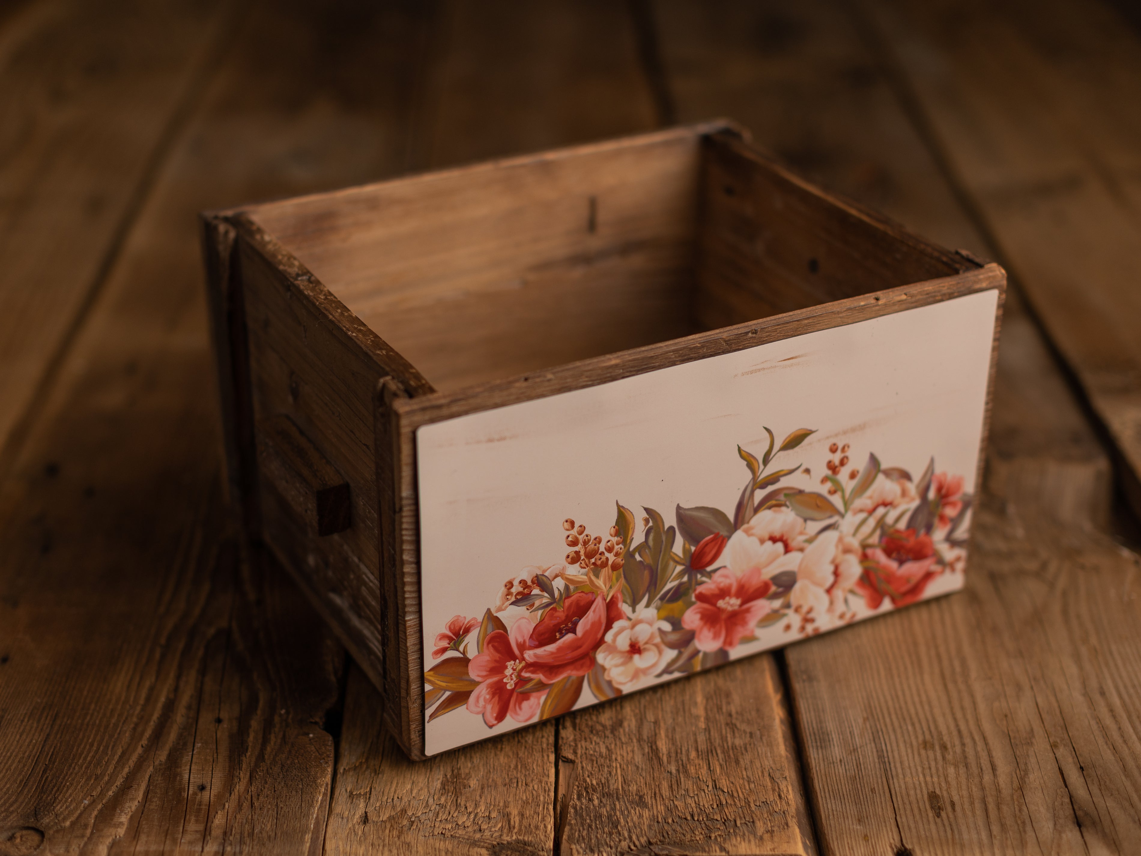 Crate Hugger | 194 Vintage Tin Floral