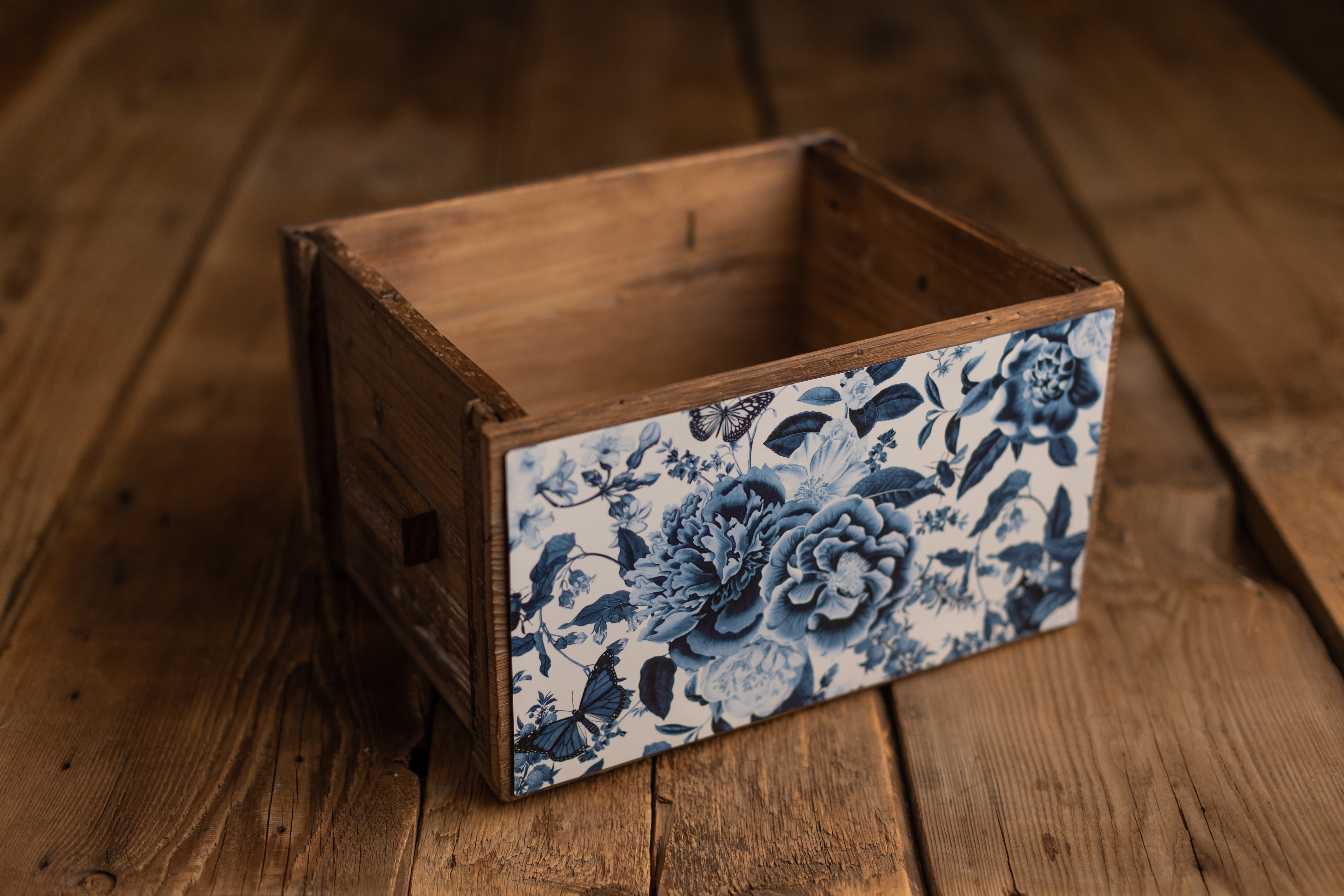 Crate Hugger | 199 Blue Blooms
