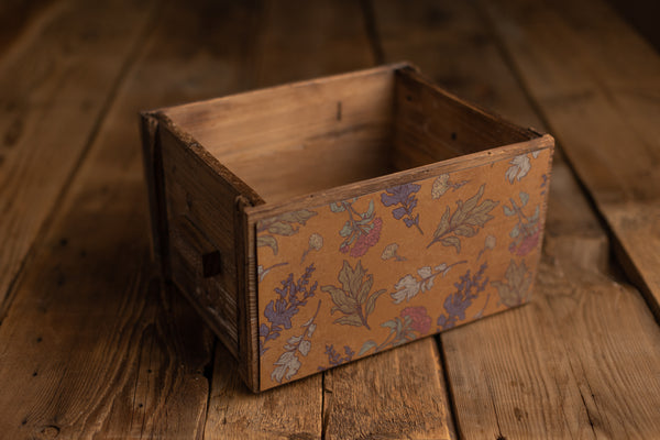 Crate Hugger | 417 Colonel Mustart in the Library with the Flower Stem