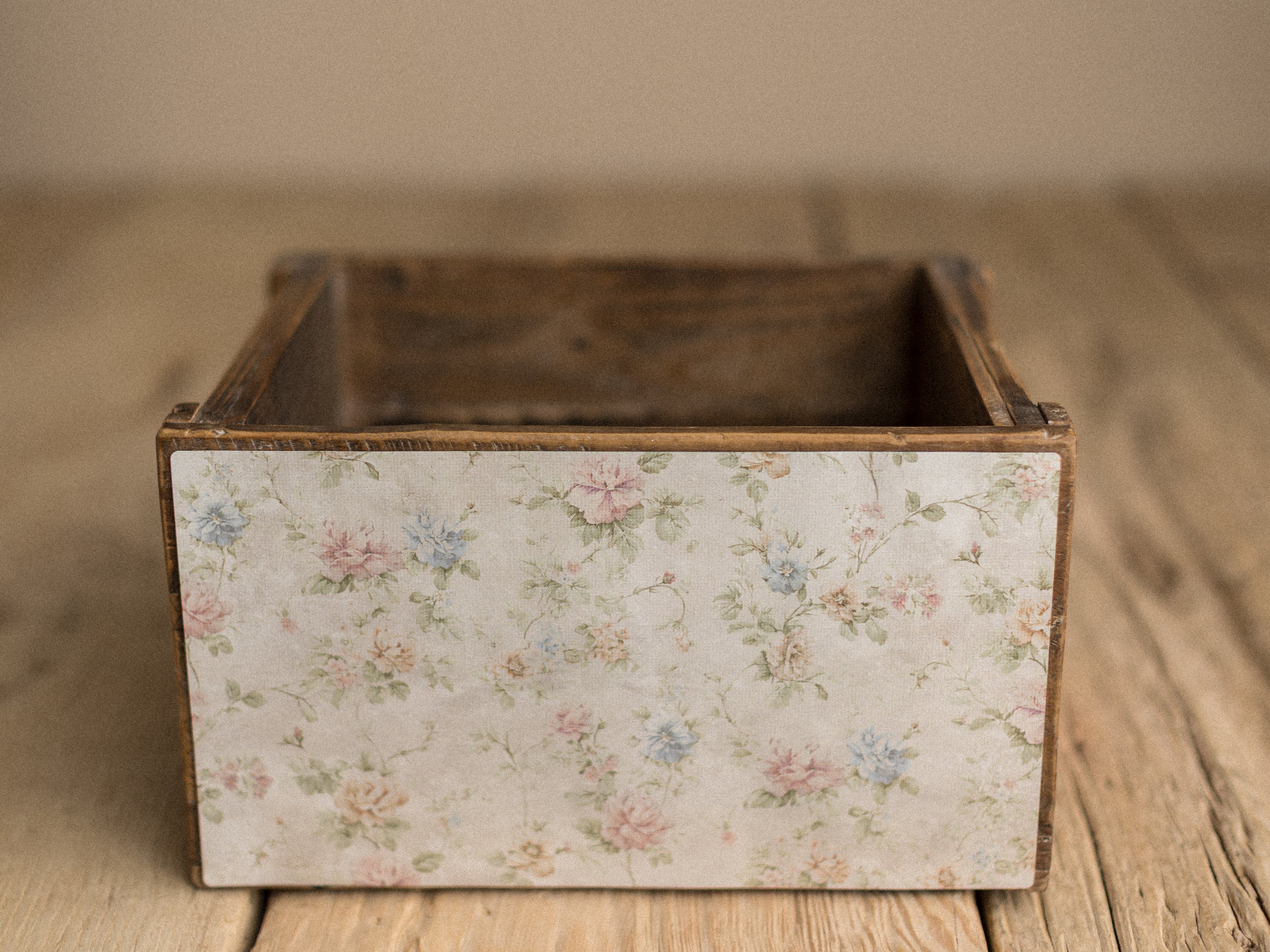 Crate Hugger | Soft Ruin Roses