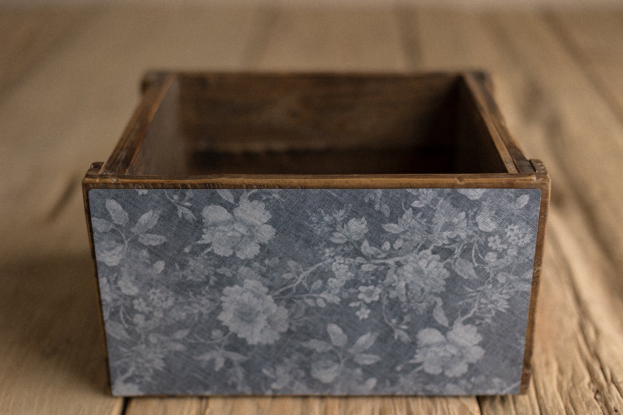 Crate Hugger | Indigo Blooms