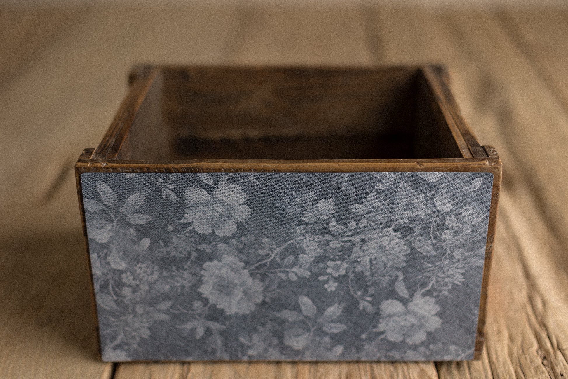 Crate Hugger | Indigo Blooms