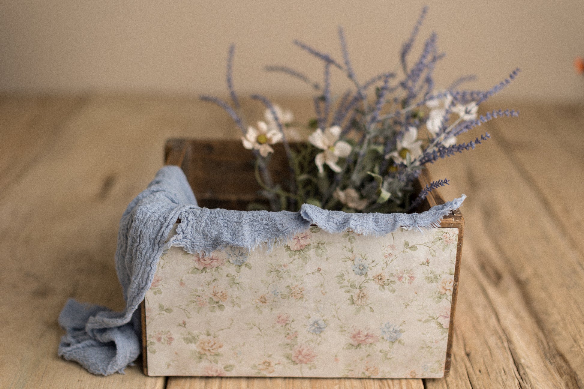 Crate Hugger | Soft Ruin Roses