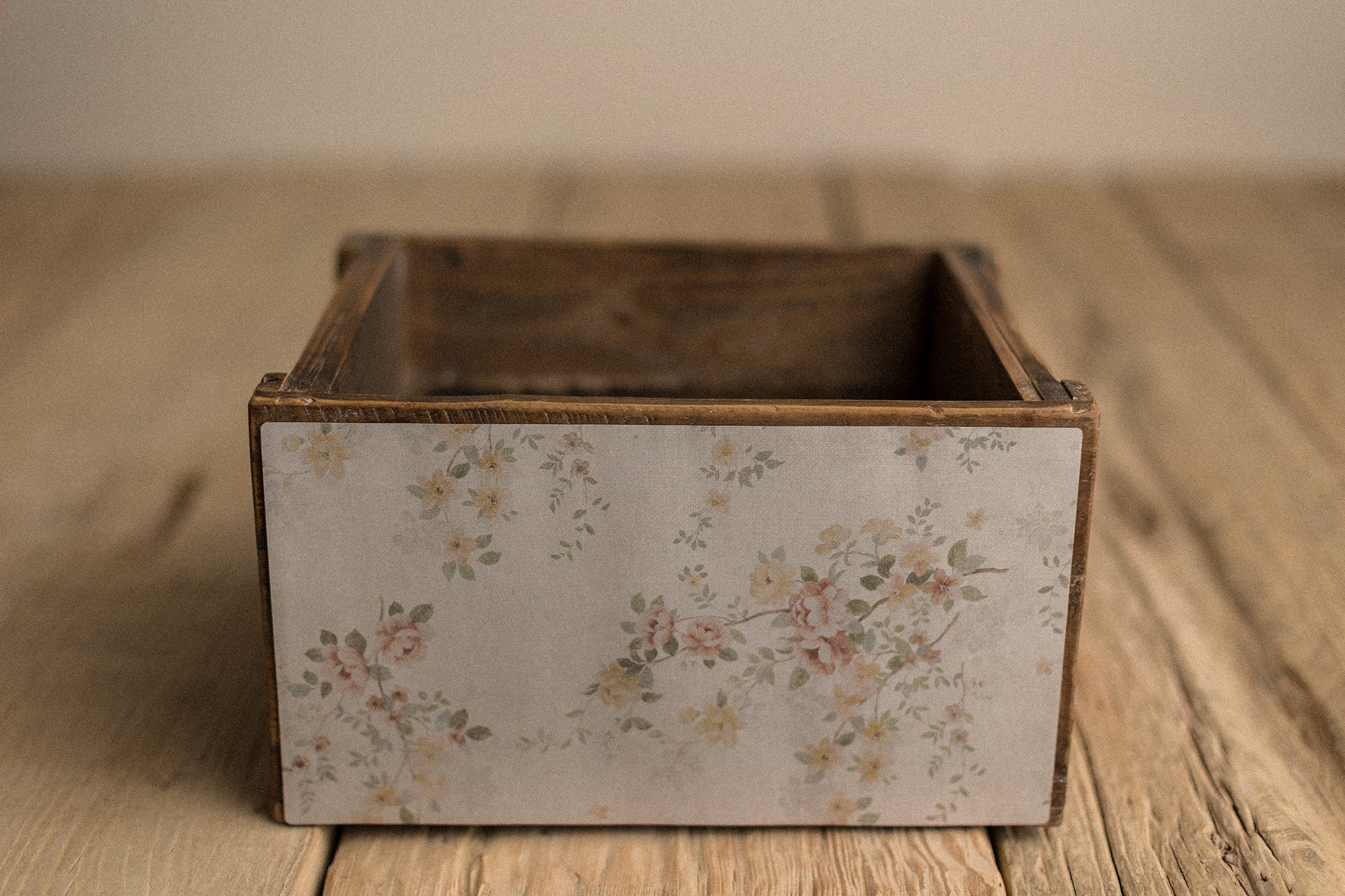 Crate Hugger | Old Lady Sunny Showers
