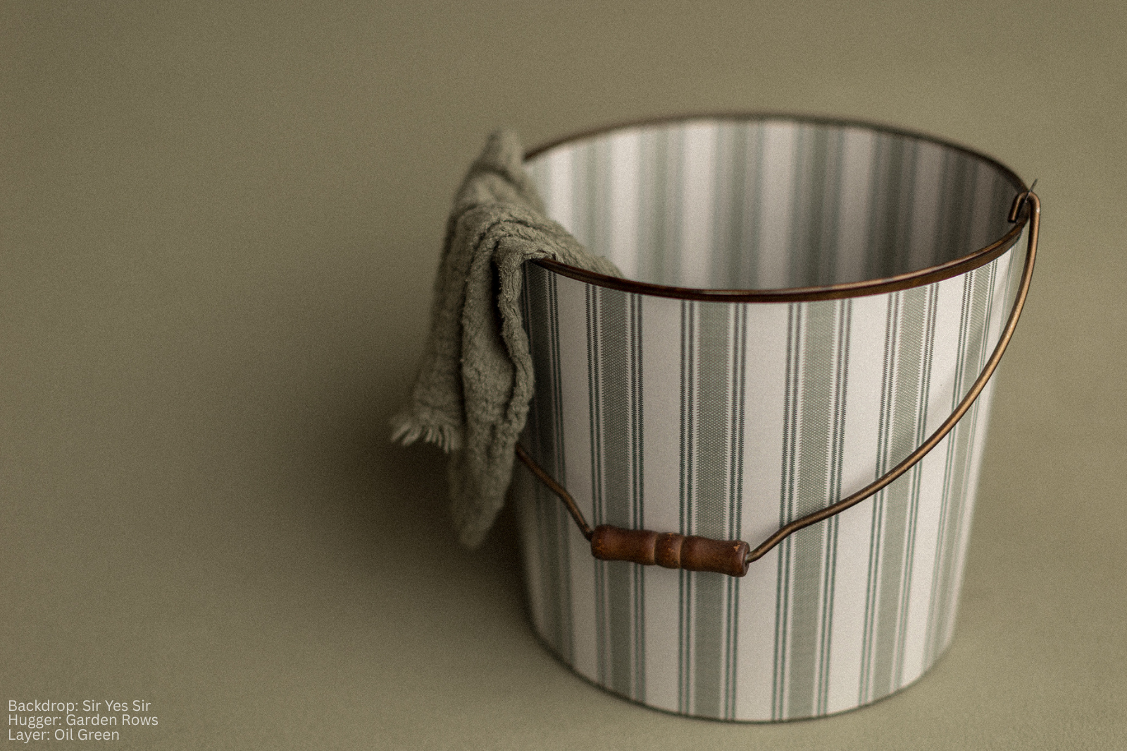 Wide Wrinkly Wrap | Oil Green