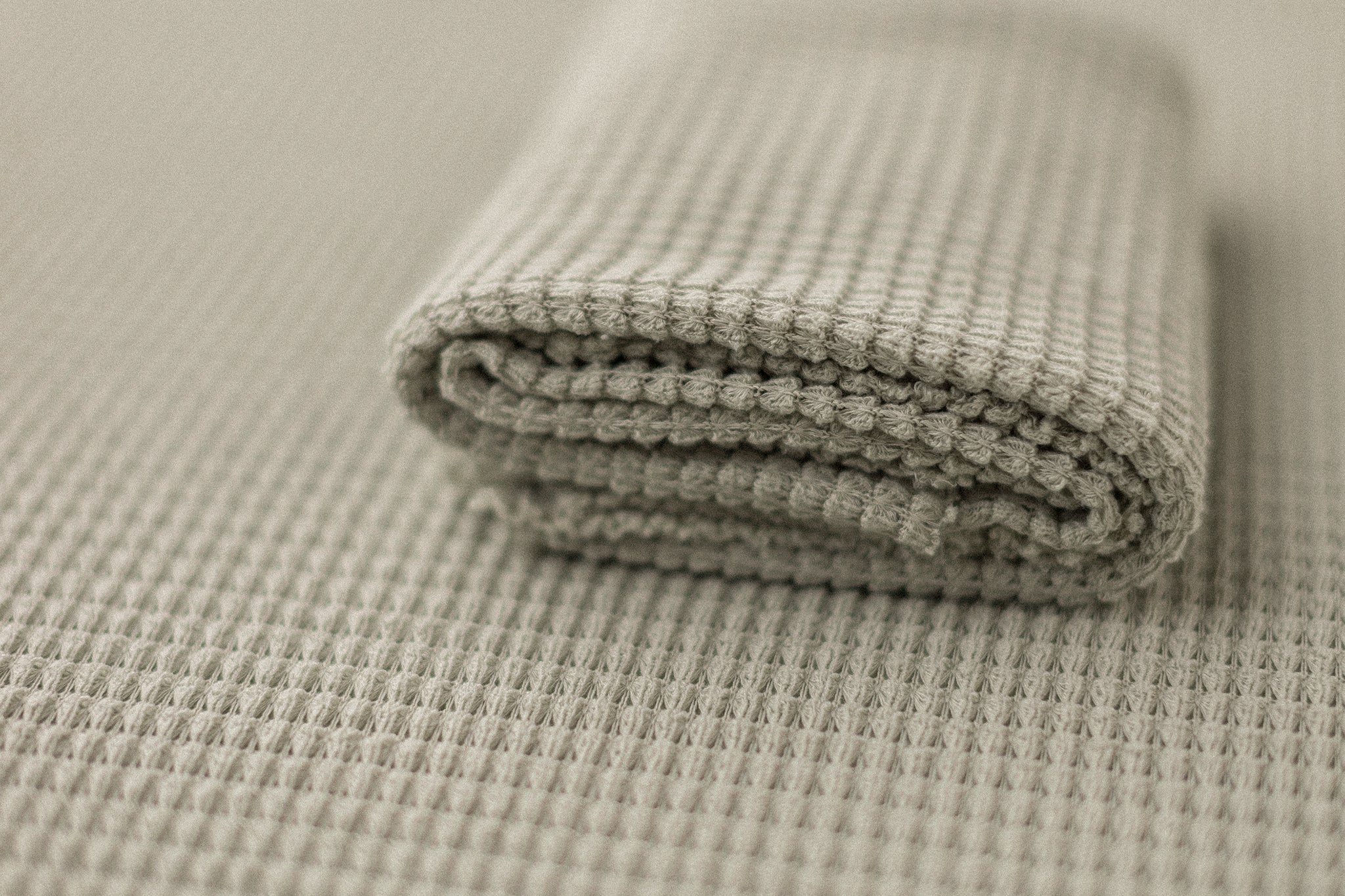 Queen | Faded Sage Wrap