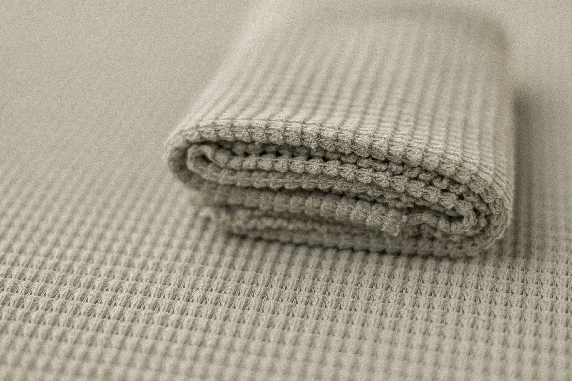 Queen | Faded Sage Wrap