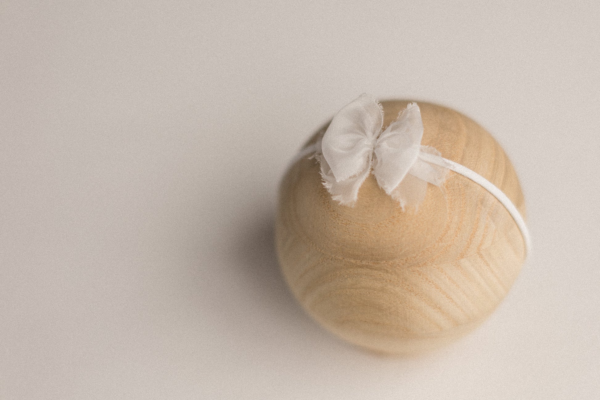 Auntie Bow | White