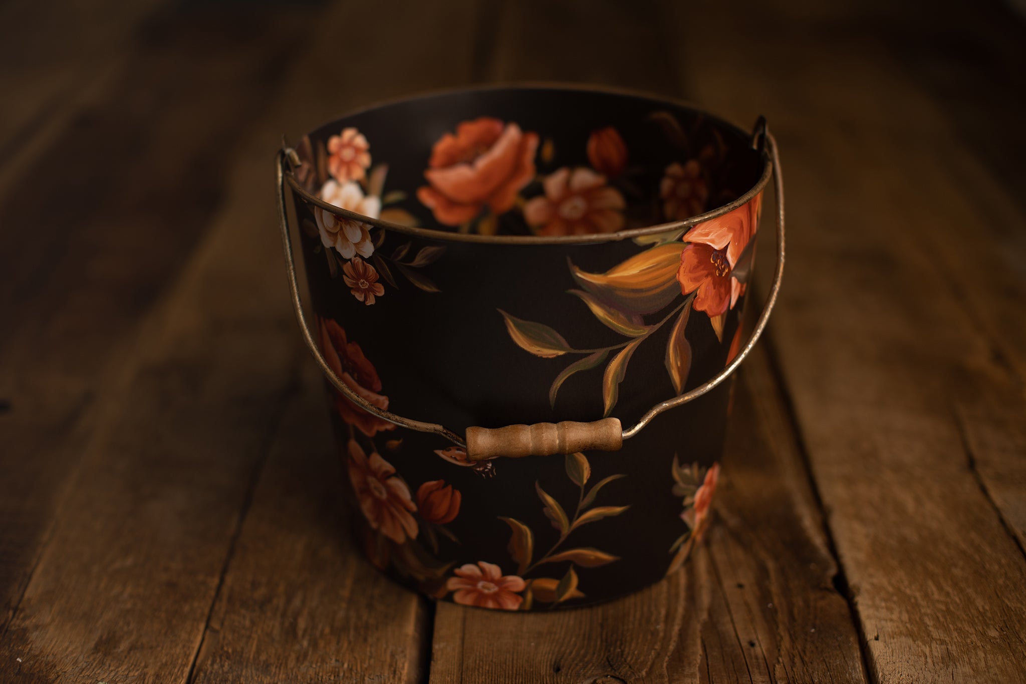 Crate Hugger | 180 Dark Floral Tin