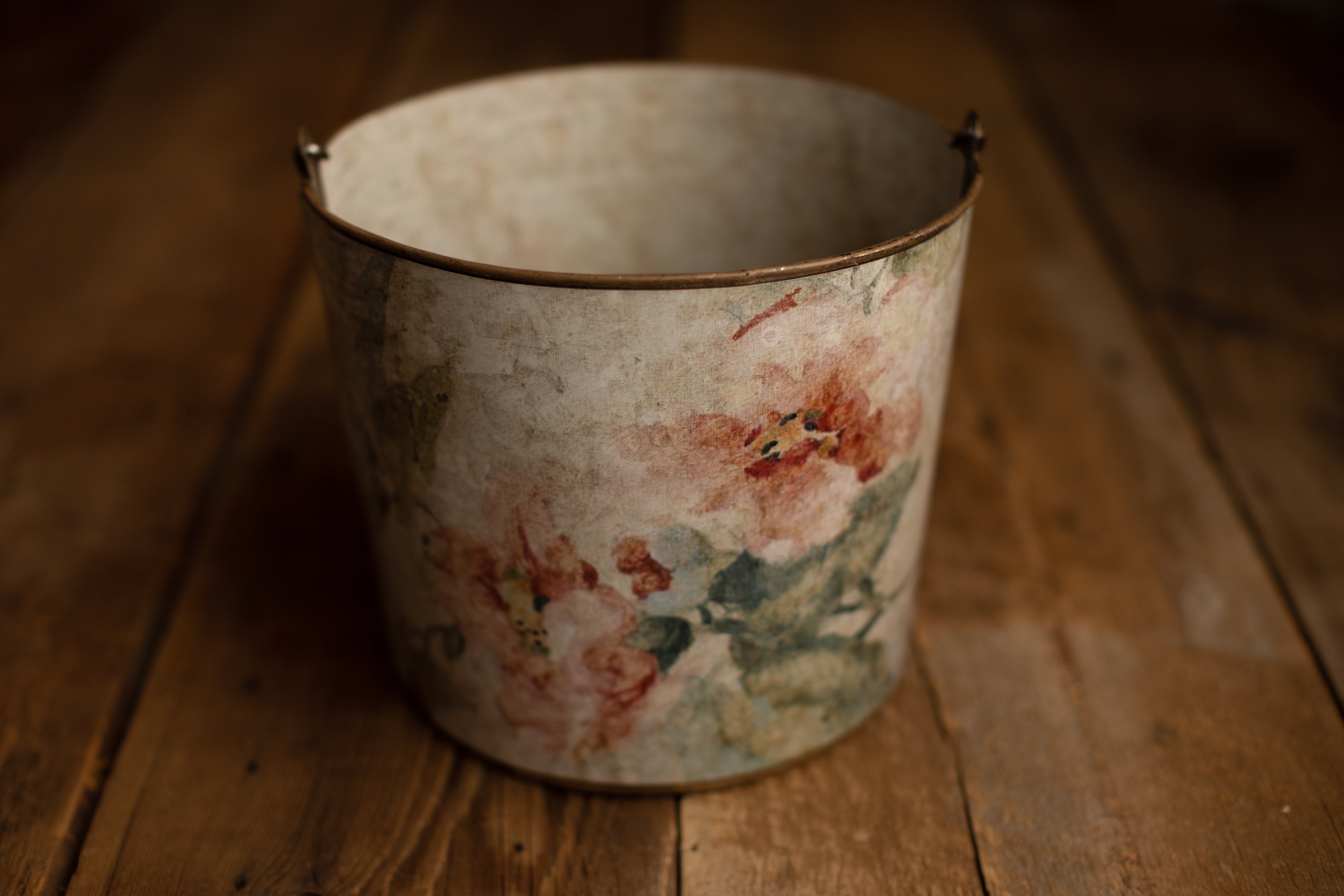 Bucket Hugger | 251 Old Floral Wall