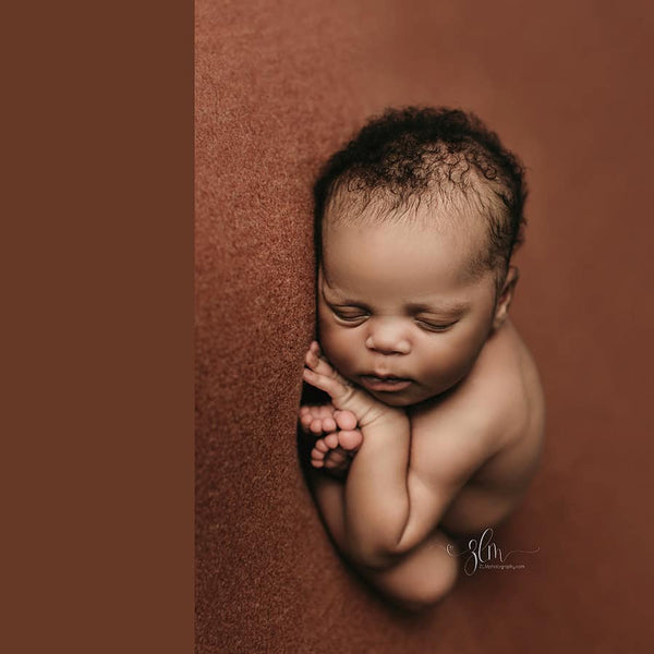 Laurita | Leaves-Fabric-Backdrop, Color_Brown, Color_Orange, Girl, Line_Laurita-Hello Little Props